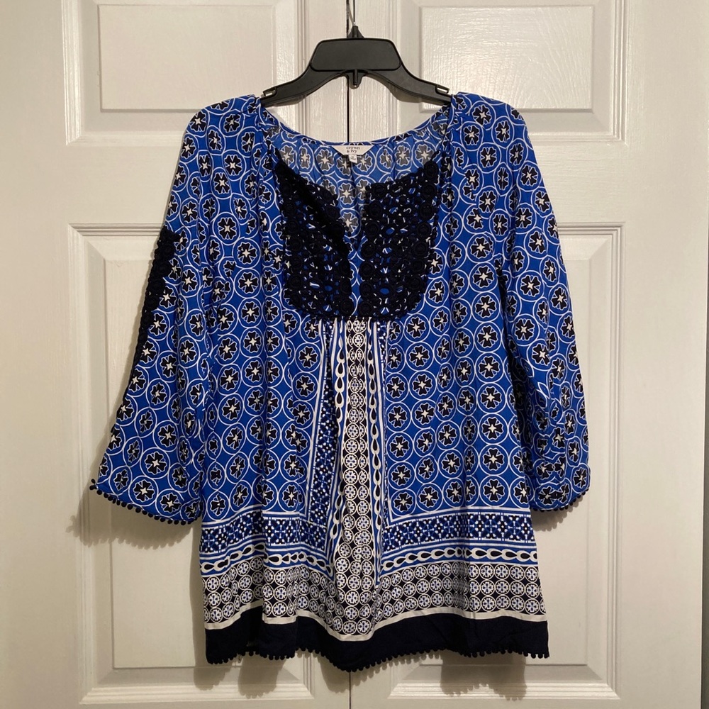 Crown & Ivy Top Tunic 3/4 Sleeve Crochet Detail - Blue White Size M Medium